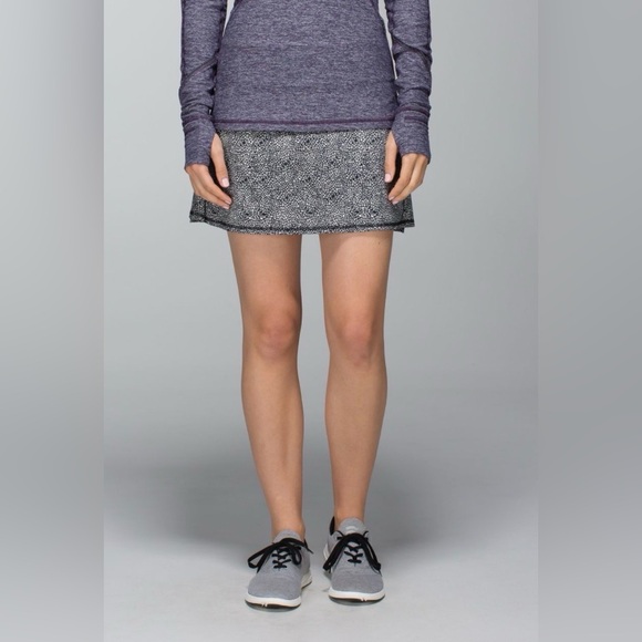 lululemon athletica Pants - Lululemon Pace Setter Skirt *4-way Stretch Plush Petal Black Ghost / Black
